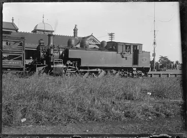 Image: Steam locomotive "Ww" class 679 at the Petone Railway Station, 1923