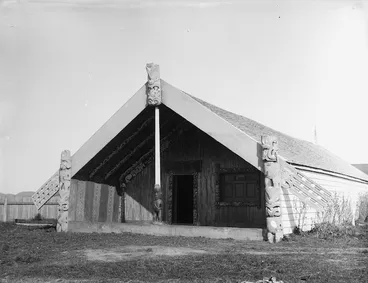 Image: Kahuranaki, a carved house at Te Hauke, Hawke's Bay