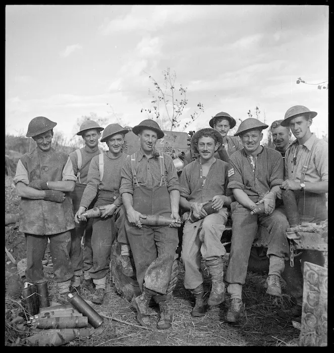 World War 2 New Zealand gun crew, Sangro River area, Italy
