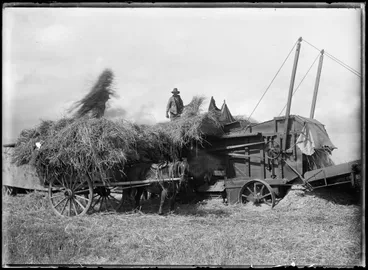 Image: Honourable Mill's Farm near Crail Bay - Farm Machinery