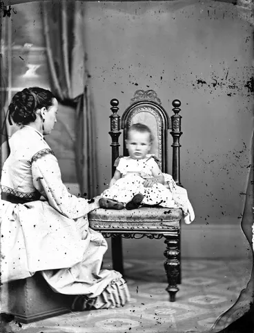 Image: Woman and child, Wanganui district