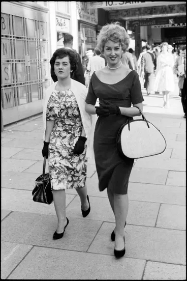 Image: Street photo, Queen Street, Auckland, 1960