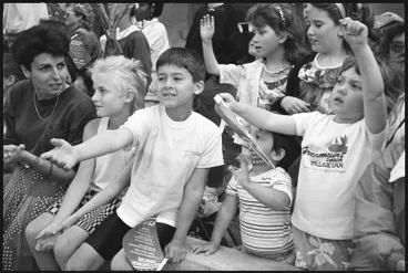 Image: Farmers Santa Parade, Queen Street, 1989