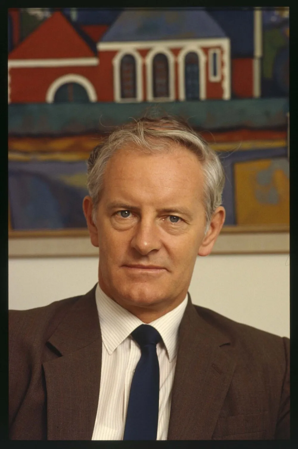 Vice-Chancellor Prof. Leslie Holborow (b)