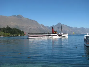 Image: Earnslaw coming into Queenstown.