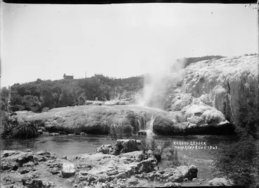 Image: Kereru Geyser, Whakarewarewa, 1908