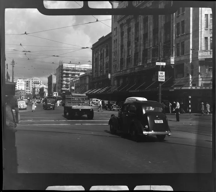 Intersection of Customs and Queen Streets, Auckland