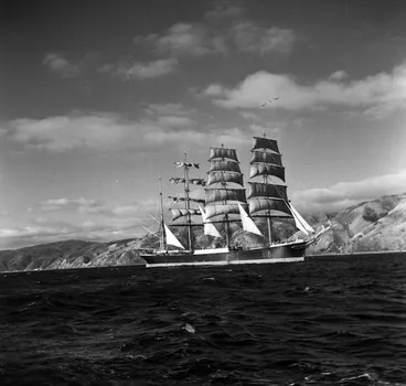 Image: The barque Pamir under full sail