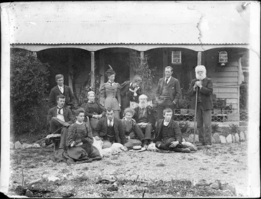 Image: Group photograph of the Beauchamp family outside the Beauchamp house at Anakiwa