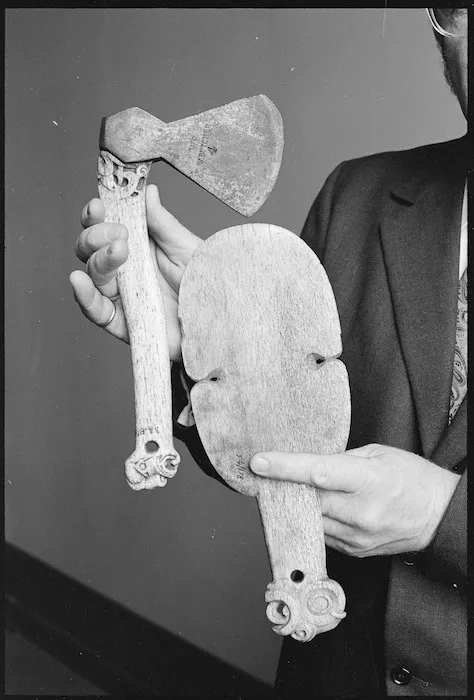 Weapons carried by Te Kooti and Peka Makarini