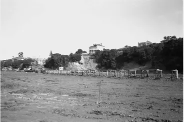 Image: Construction of the Auckland Harbour Bridge, 1958