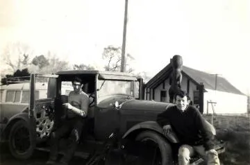 Dave Young and Don Murray with Essex motor car