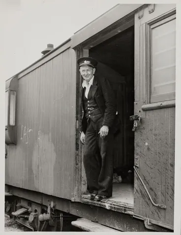 Last train at Moutohora Image: Last train at Moutohora