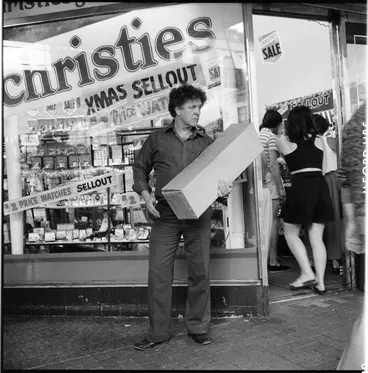 Image: Shoppers in Karangahape Road, 1989