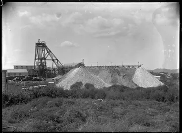 Image: The Grand Junction gold mine at Waihi, 1910.