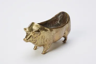 Image: Mansfield, Katherine, 1888-1923 (Collector) :[Brass pig penwiper, early twentieth century?]