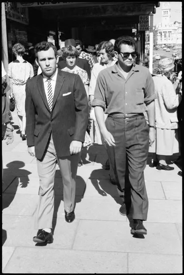 Image: Street photo, Queen Street, Auckland, 1960