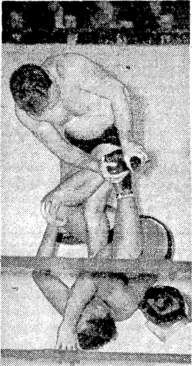 Jack Dmtovan applies a barred toehold to "Lofty" Blomfield at this week's wrestling bout at the Town Hall. (Evening Post, 13 May 1939)