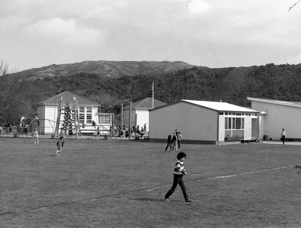 Trentham School. Children playing. [P2-294-471]