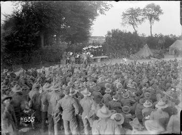 Image: An evening performance of the 'Kiwis' during World War I, Louvencourt