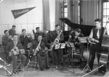 Recording session for 2NZEF dance-band in Japan : digital image