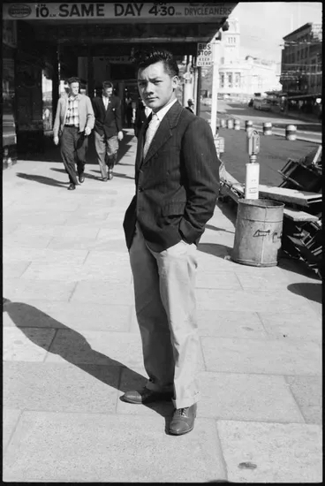 Image: Street photo, Queen Street, Auckland, 1960