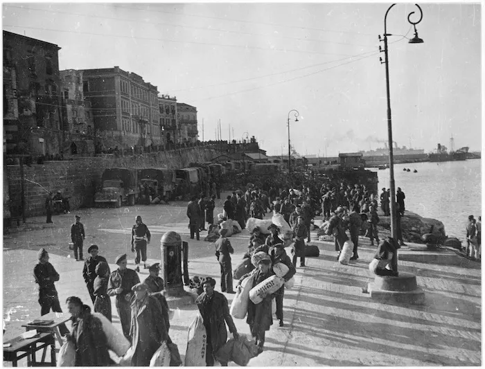 New Zealand soldiers in Italy, soon to be travelling home after World War 2