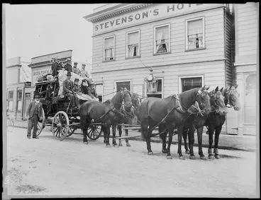 Image: Cobb and Co coach