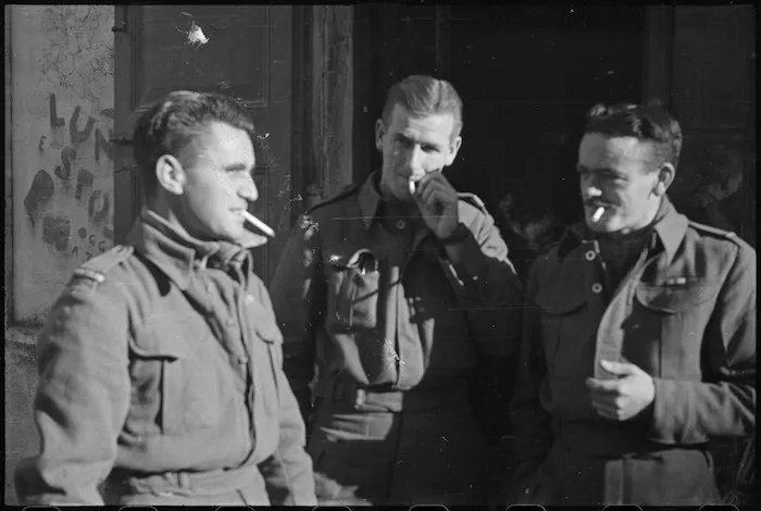Three New Zealanders smoke and chat out of the line, Italy, World War II - Photograph taken by George Kaye