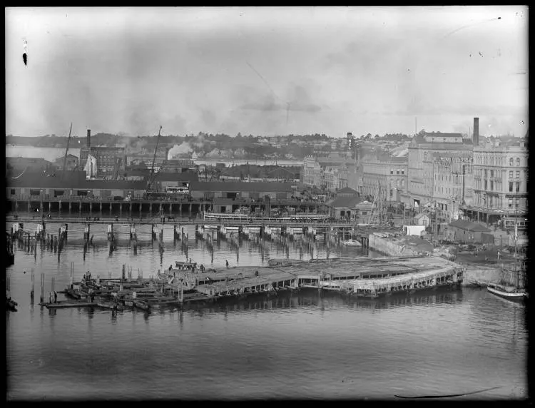 Auckland wharves and the waterfront, Quay Street East, 1907