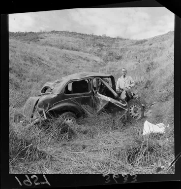 Image: Car accident, Mount Crawford hill, Wellington