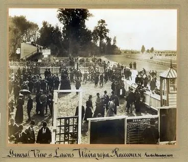 Wairarapa (Tauherenikau) Racecourse : Photograph Image: Wairarapa (Tauherenikau) Racecourse : Photograph