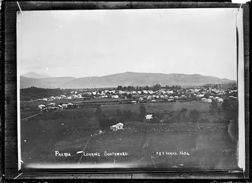 Image: Paeroa, looking Southward, ca 1918 - Photograph taken by Fred. E Flatt