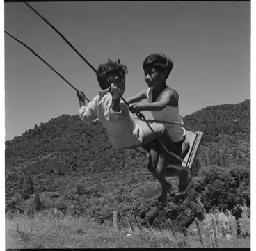 Image: Scenes of rural life along the Whanganui River, Pipiriki