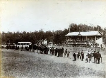 Tauherenikau Racecourse and grandstand : Photograph