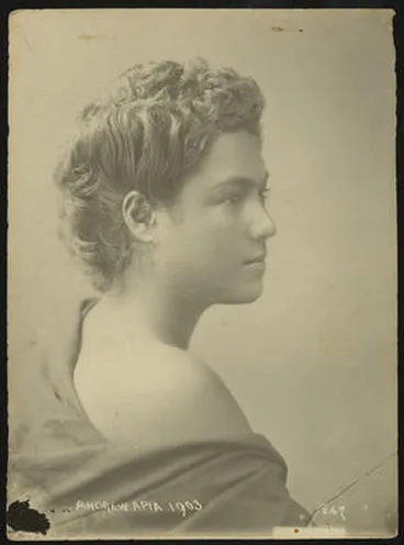 Image: [Portrait of a woman]