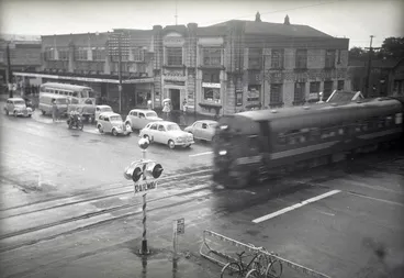 Image: Railcar crossing Victoria Street