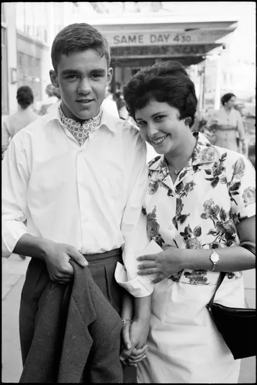 Image: Street photo, Queen Street, Auckland, 1960