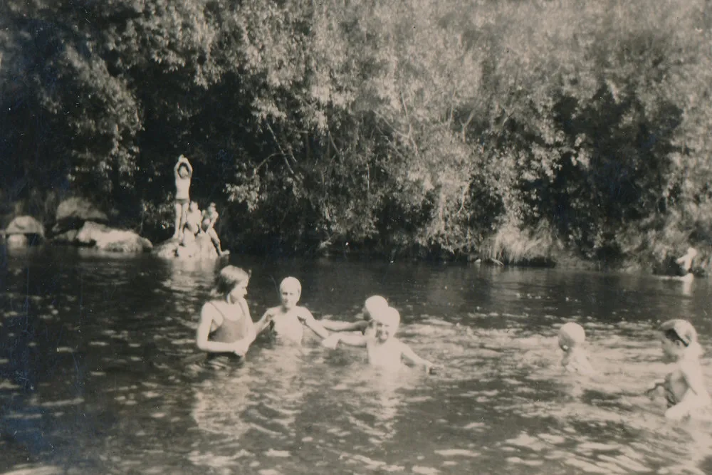 Te Marua School; Te Awa Kairangi / Hutt Riverswimming hole, circa 1955