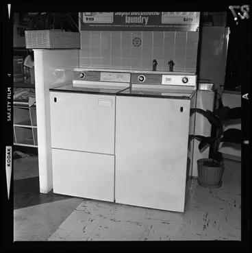 Image: Washing machine and dryer at Farmers