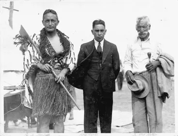 Pei Te Hurinui Jones (left), Korokī (centre), and Te Kiri Katipa Image: Pei Te Hurinui Jones (left), Korokī (centre), and Te Kiri Katipa