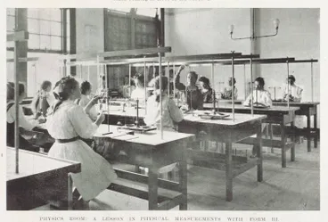 Image: Physics room: a lesson in physical measurements with Form III