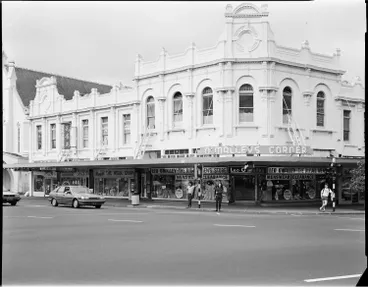 Image: O'Malleys Corner, Karangahape Road, Auckland Central, 1990