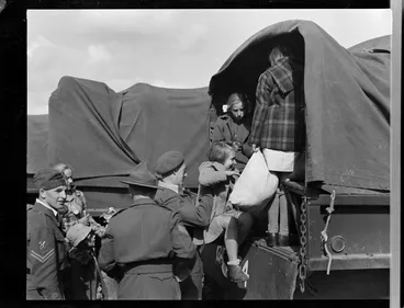 Image: Polish refugee children enroute to camps at Pahiatua