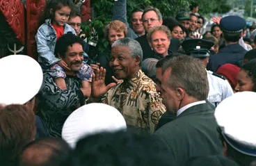 Political leaders: President Nelson Mandela at Ngāruawāhia Image: Political leaders: President Nelson Mandela at Ngāruawāhia