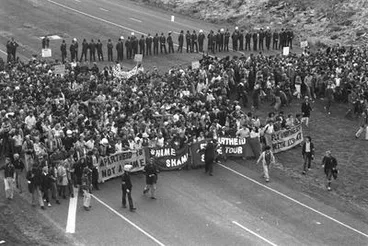 Protestors marching on Northwestern Motorway. Anti Springbok Tour protest march Image: Protestors marching on Northwestern Motorway. Anti Springbok Tour protest march