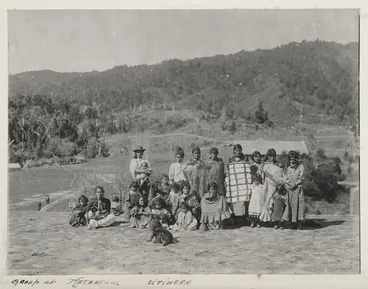 Image: Maori women and children at Mataatua