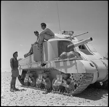 Image: New Zealand soldier talking to crew of new American General Lee tank, El Alamein - Photograph taken by H Paton