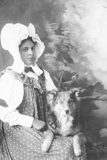 Image: Portrait of an unidentified woman