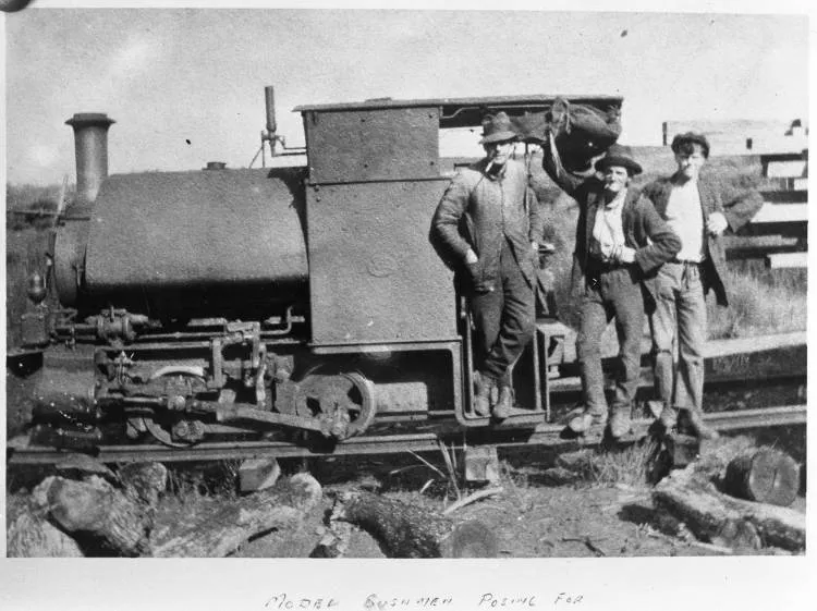 Engine and three bushmen, Karekare.